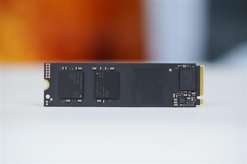 随机性能堪比顶级PCIe 4.0 SSD!长江存储PC42Q 1TB评测:无散热片也不降速