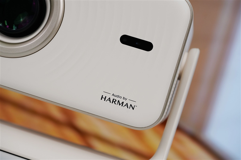 卧室缺一台投影仪吗？哈趣H3 Ultra评测：音画同级无敌 哈曼音箱还可以独立使用