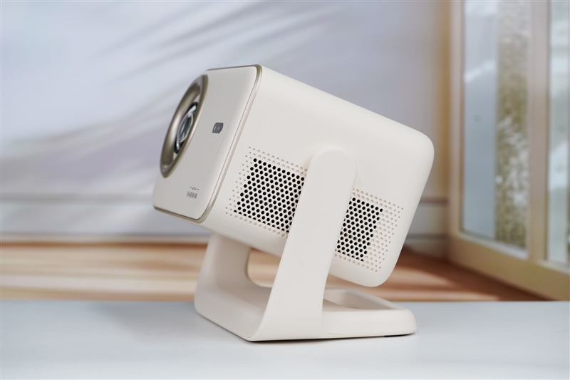 卧室缺一台投影仪吗？哈趣H3 Ultra评测：音画同级无敌 哈曼音箱还可以独立使用