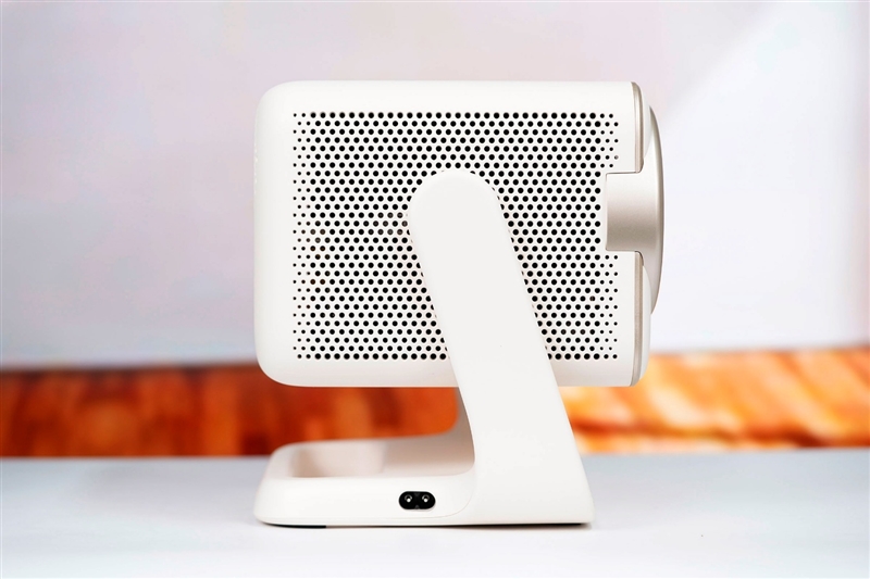 卧室缺一台投影仪吗？哈趣H3 Ultra评测：音画同级无敌 哈曼音箱还可以独立使用