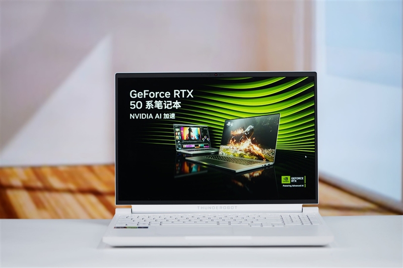 雷神猎刃S评测：万元游戏本性能出色 长江存储PC411 SSD宝刀不老