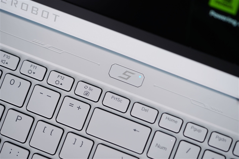 雷神猎刃S评测：万元游戏本性能出色 长江存储PC411 SSD宝刀不老