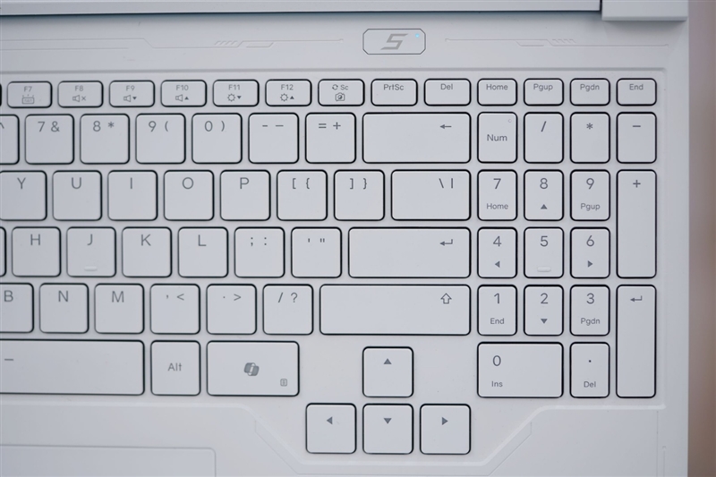 雷神猎刃S评测：万元游戏本性能出色 长江存储PC411 SSD宝刀不老