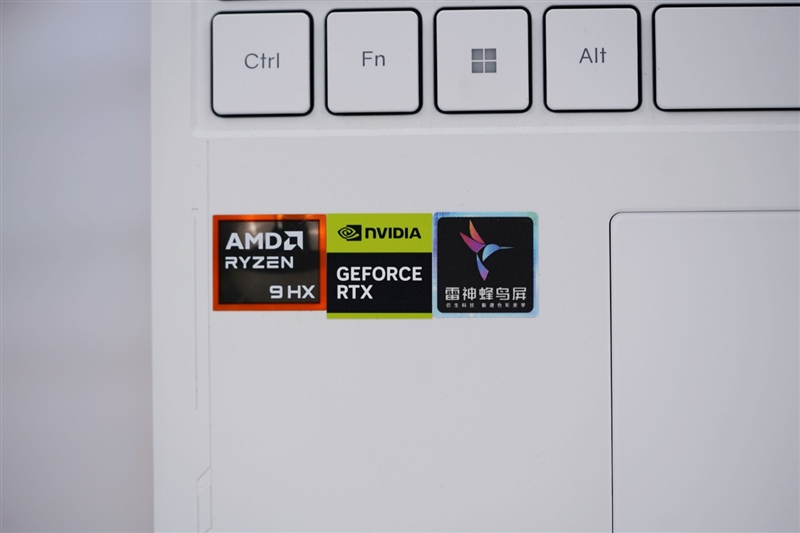 雷神猎刃S评测：万元游戏本性能出色 长江存储PC411 SSD宝刀不老