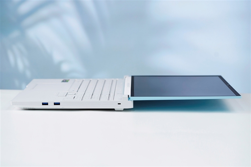 雷神猎刃S评测：万元游戏本性能出色 长江存储PC411 SSD宝刀不老