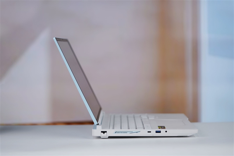 雷神猎刃S评测：万元游戏本性能出色 长江存储PC411 SSD宝刀不老