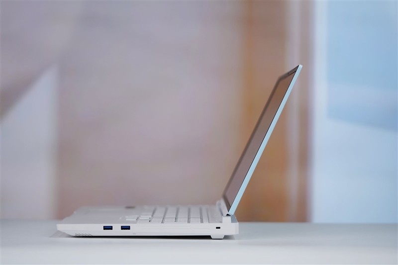 雷神猎刃S评测：万元游戏本性能出色 长江存储PC411 SSD宝刀不老