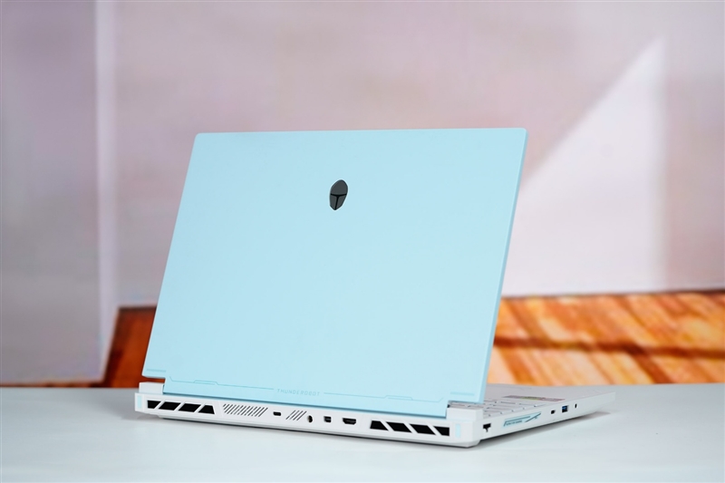 雷神猎刃S评测：万元游戏本性能出色 长江存储PC411 SSD宝刀不老