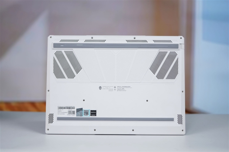 雷神猎刃S评测：万元游戏本性能出色 长江存储PC411 SSD宝刀不老