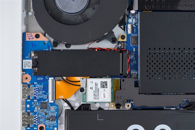 雷神猎刃S评测：万元游戏本性能出色 长江存储PC411 SSD宝刀不老