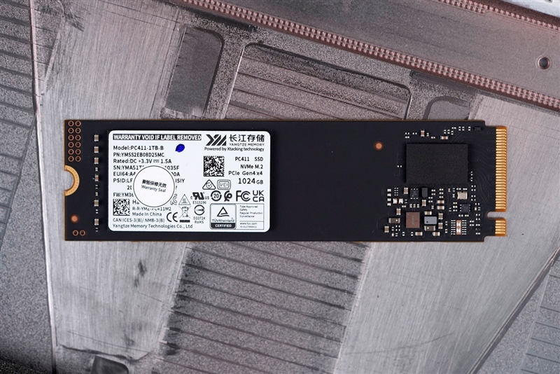 雷神猎刃S评测：万元游戏本性能出色 长江存储PC411 SSD宝刀不老