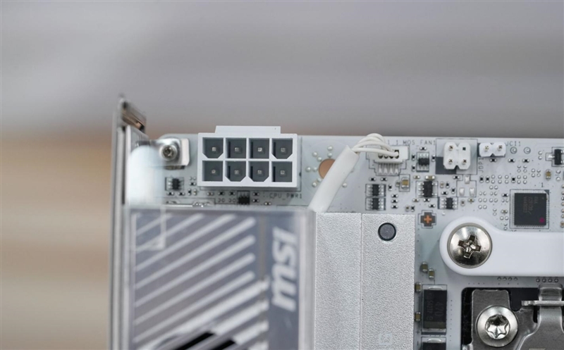 微星MPG X870I EDGE TI EVO WIFI 刀锋 钛主板评测：稳定释放200W 多种内存工具性能可提升50%