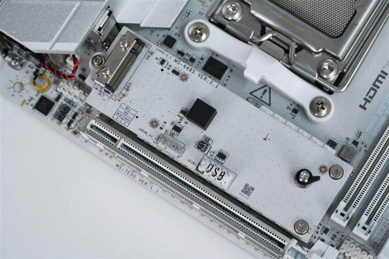 微星MPG X870I EDGE TI EVO WIFI 刀锋 钛主板评测：稳定释放200W 多种内存工具性能可提升50%