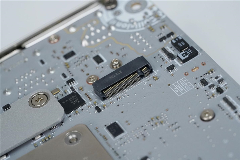 微星MPG X870I EDGE TI EVO WIFI 刀锋 钛主板评测：稳定释放200W 多种内存工具性能可提升50%