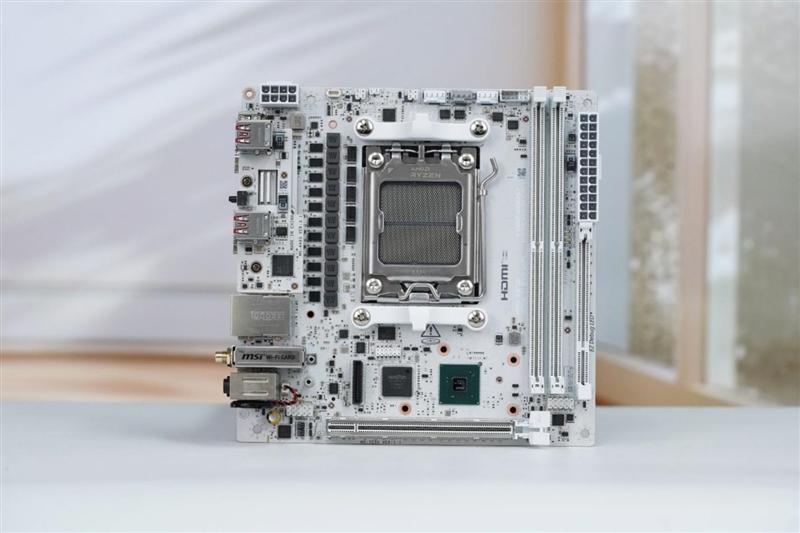 微星MPG X870I EDGE TI EVO WIFI 刀锋 钛主板评测：稳定释放200W 多种内存工具性能可提升50%