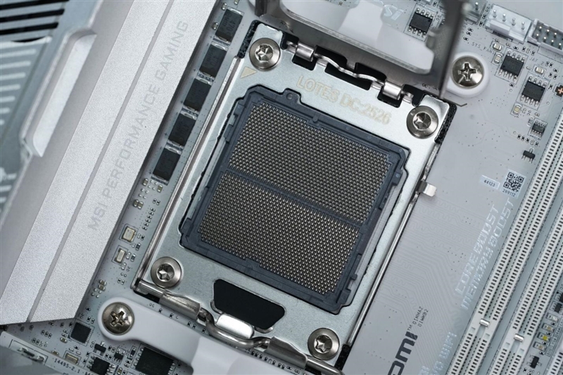 微星MPG X870I EDGE TI EVO WIFI 刀锋 钛主板评测：稳定释放200W 多种内存工具性能可提升50%