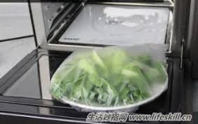 保鲜膜包裹的食物能否放进微波炉加热