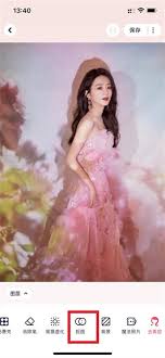 美图秀秀如何将抠的图放到另一张图