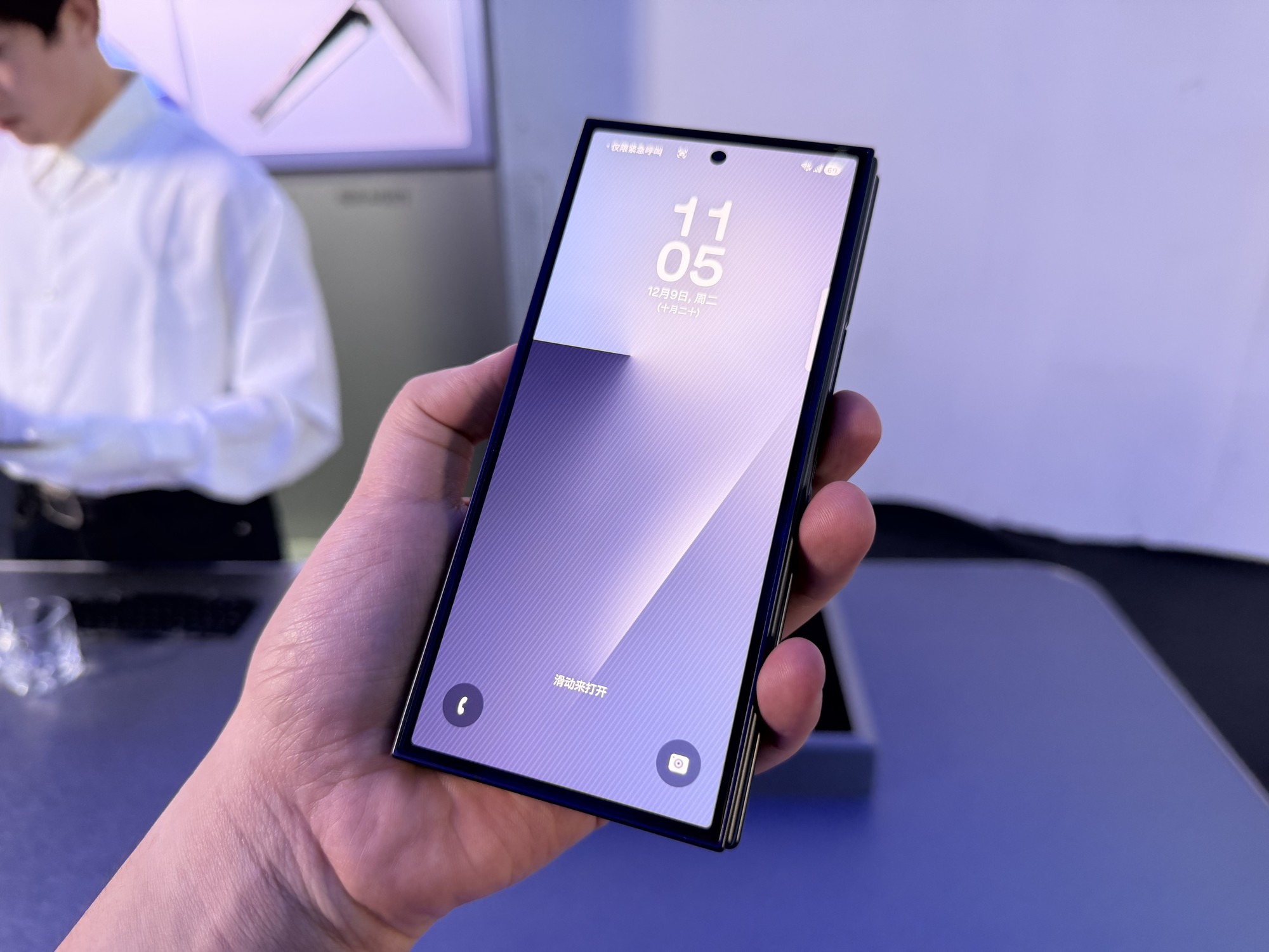 三星Galaxy Z TriFold上手体验:三折新物种