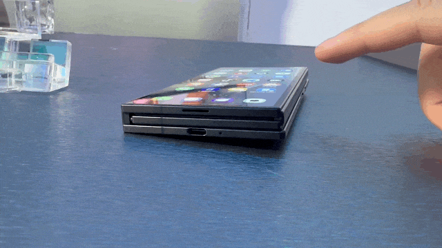 三星Galaxy Z TriFold上手体验:三折新物种