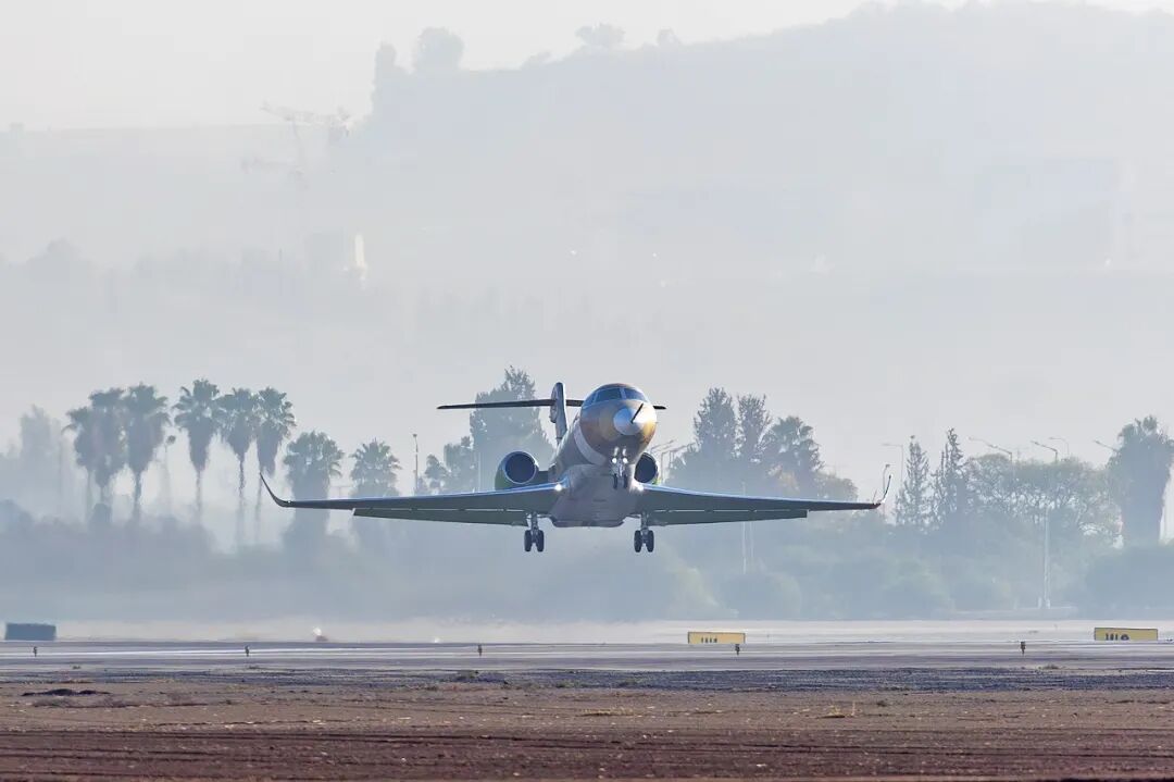 湾流 G300 超中型公务机完成首飞：平均速度 0.75 马赫，能坐 10 人