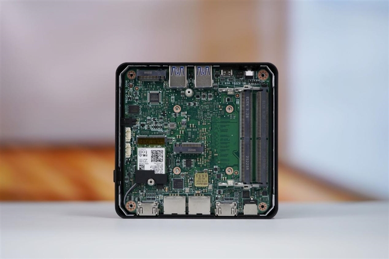 待机功耗仅8W 比一体机更好用!微星Cubi NUC AI迷你电脑评测:可能是最小的高性能迷你机