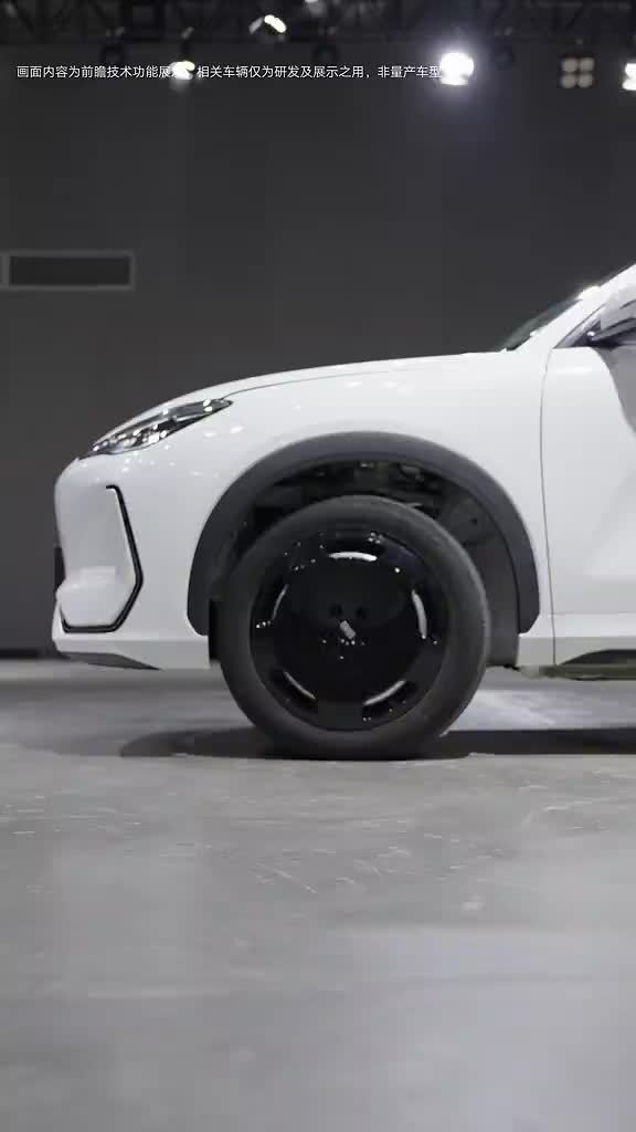 吉利汽车全栈自研新形态行驶单元曝光：支持四轮 90° 独立转向、全向行驶能力