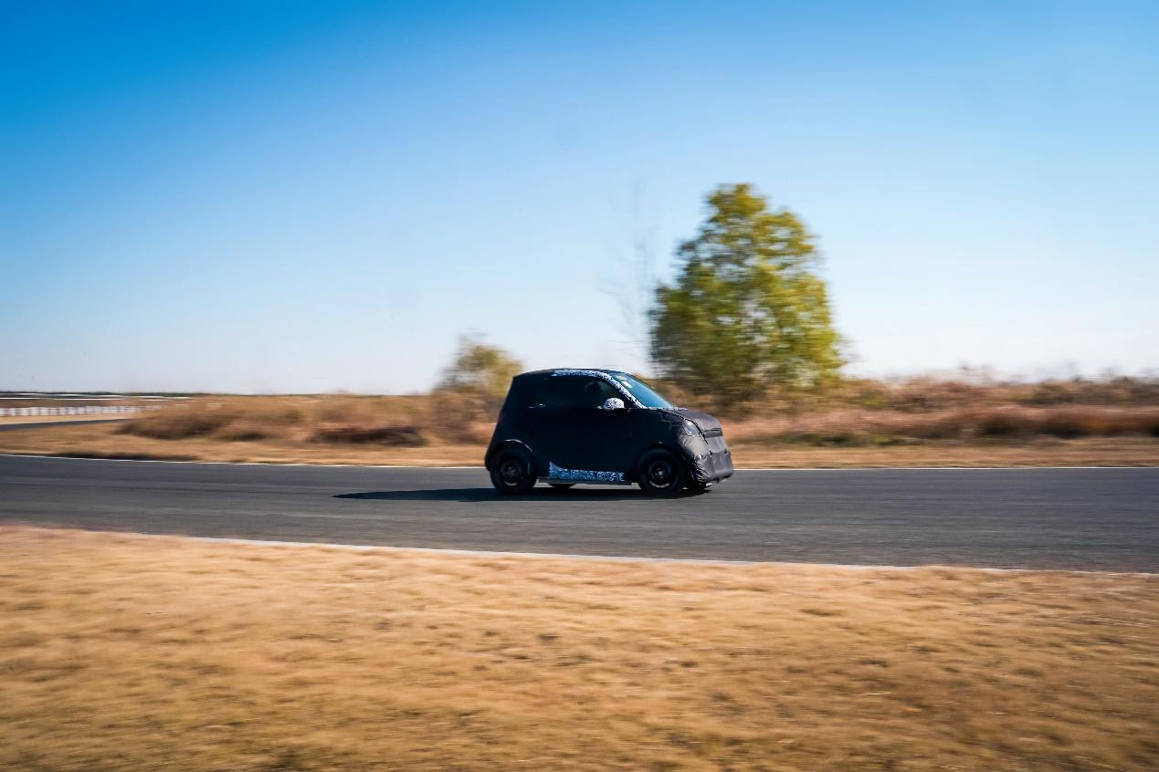 回归“老本行”：smart #2 双门纯电小车启动路试