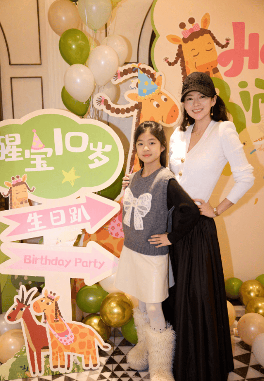章子怡汪峰分别为女儿醒醒庆生 两人已离婚两年