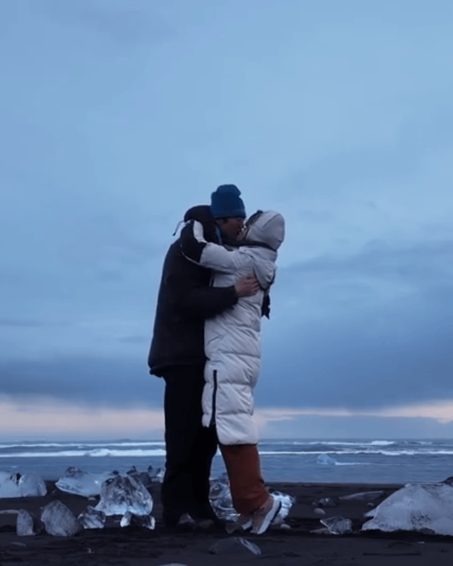 金莎宣布被男友求婚！二人在冰岛拥抱热吻好浪漫