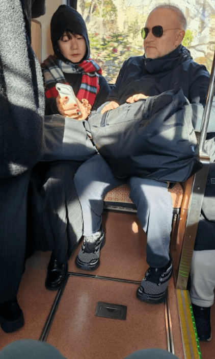 裴斗娜疑似有新恋情 与外籍男子旅游相处暧昧