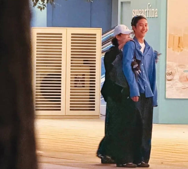 魏如萱与小21岁男友约会照曝光 甜蜜互动引关注