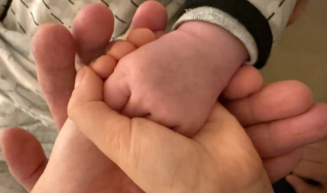 古巨基再当爸！晒四口合照 58岁妻子二胎顺利降生