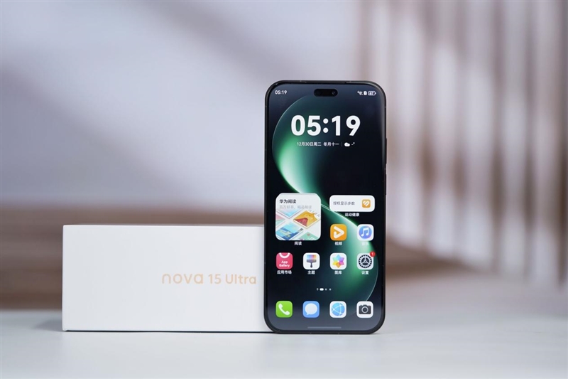 前后双红枫上阵 华为nova 15 Ultra全面评测:年轻人的影像轻旗舰!