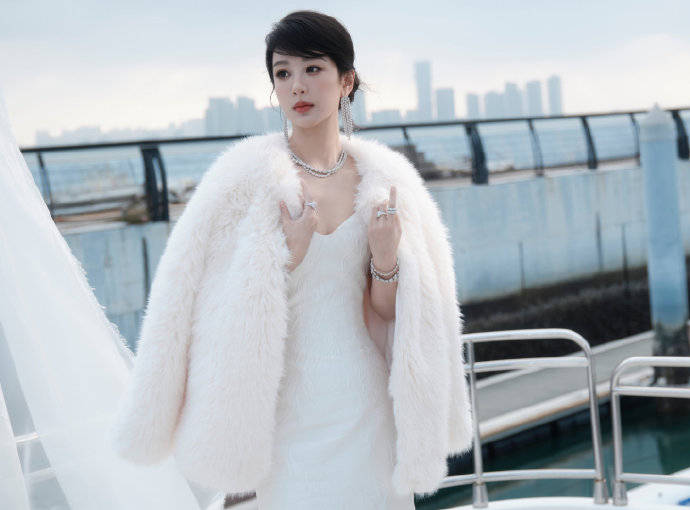 杨紫谈新剧饰演董竹君：首次尝试人物传记式的拍摄