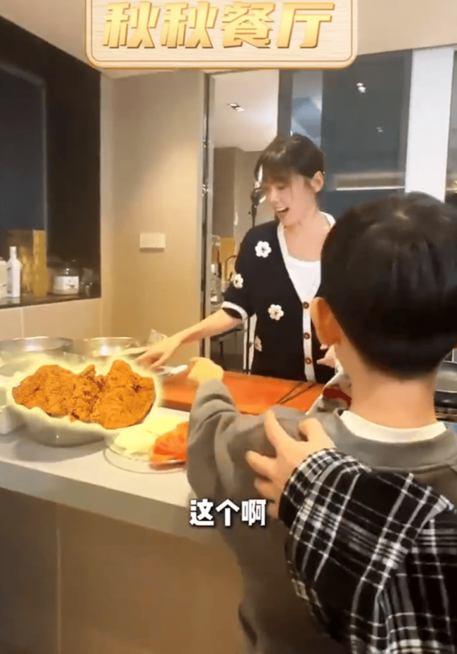 秋瓷炫给儿子制作豪华汉堡！啪嗒夸妈妈做的最好吃