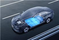 西安一女子与无人配送车发生碰撞 责任谁担让网友吵翻：专家释疑