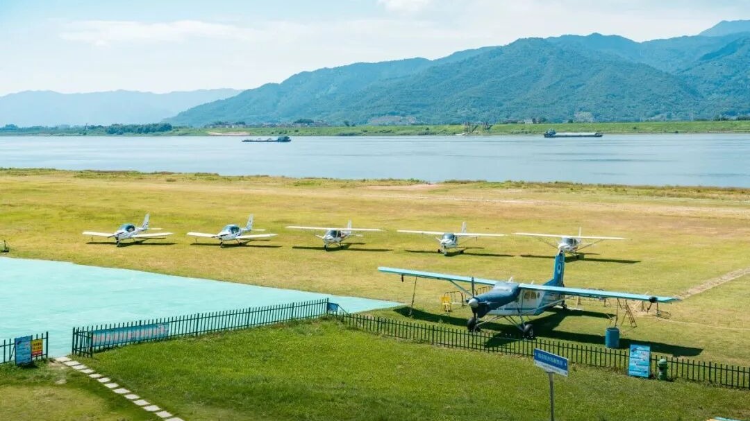 鼎湖这片空域很热闹，飞机一年6000架次，还带旺了整个岛！