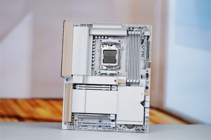 实木元素亮眼！技嘉X870E AERO X3D WOOD主板评测：顶级性能搭配全新设计 DIY审美新高度