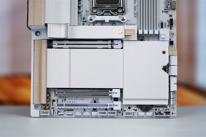 实木元素亮眼！技嘉X870E AERO X3D WOOD主板评测：顶级性能搭配全新设计 DIY审美新高度