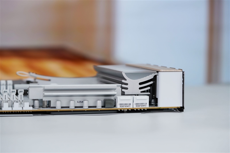 实木元素亮眼！技嘉X870E AERO X3D WOOD主板评测：顶级性能搭配全新设计 DIY审美新高度