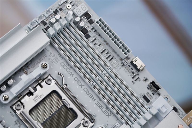 实木元素亮眼！技嘉X870E AERO X3D WOOD主板评测：顶级性能搭配全新设计 DIY审美新高度