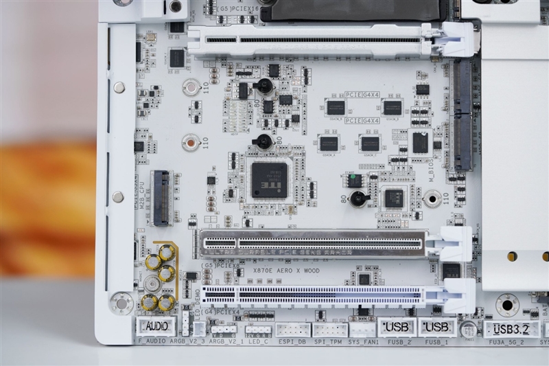 实木元素亮眼！技嘉X870E AERO X3D WOOD主板评测：顶级性能搭配全新设计 DIY审美新高度