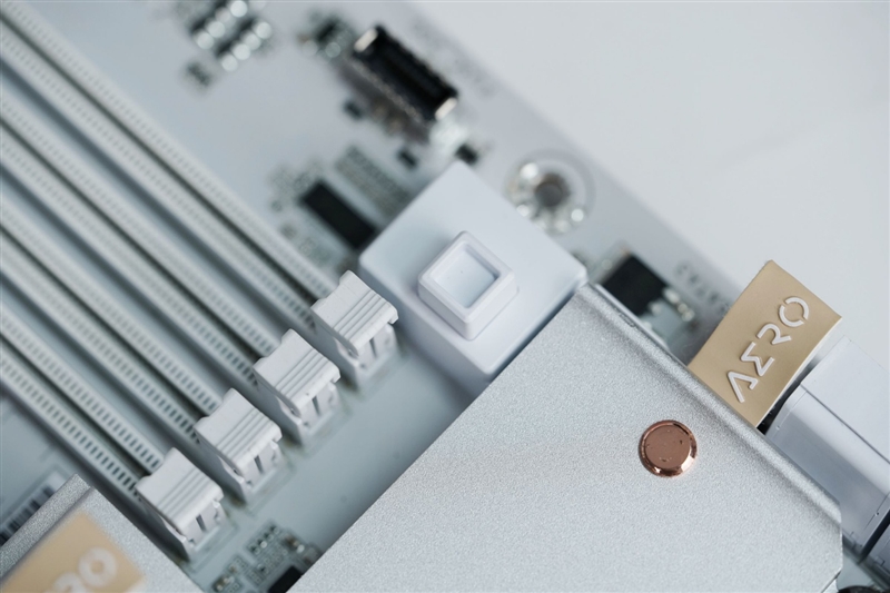 实木元素亮眼！技嘉X870E AERO X3D WOOD主板评测：顶级性能搭配全新设计 DIY审美新高度