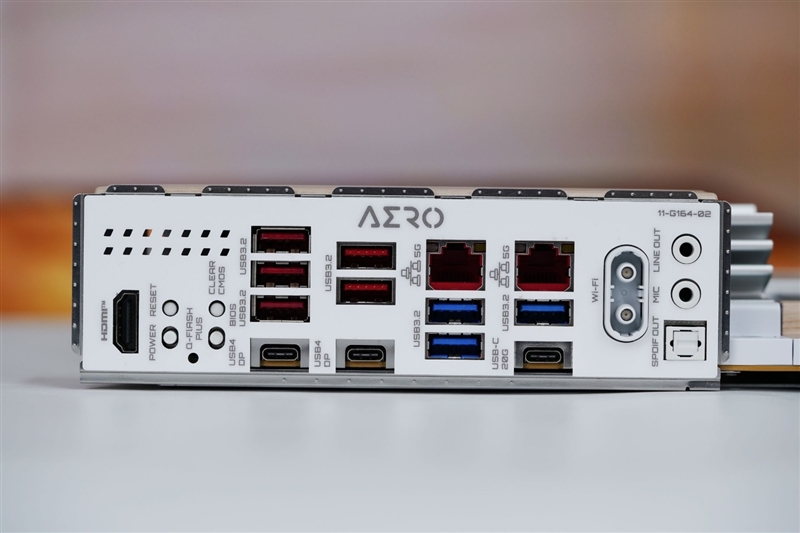 实木元素亮眼！技嘉X870E AERO X3D WOOD主板评测：顶级性能搭配全新设计 DIY审美新高度