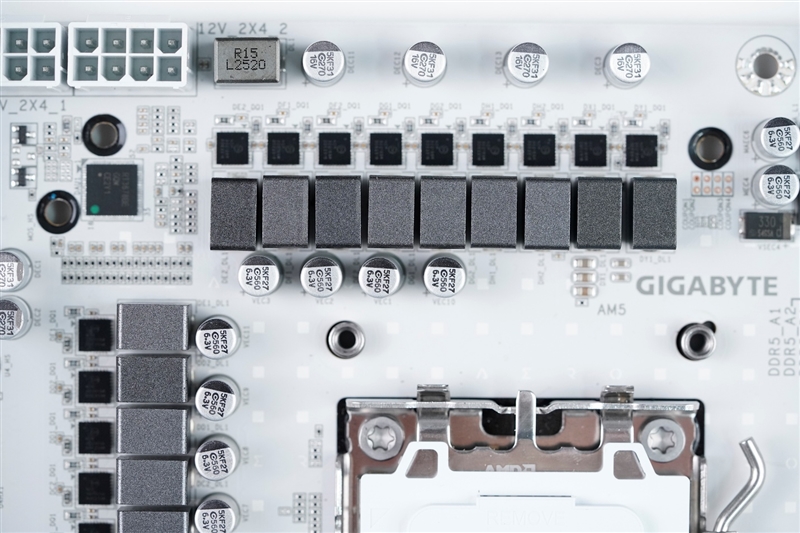 实木元素亮眼！技嘉X870E AERO X3D WOOD主板评测：顶级性能搭配全新设计 DIY审美新高度