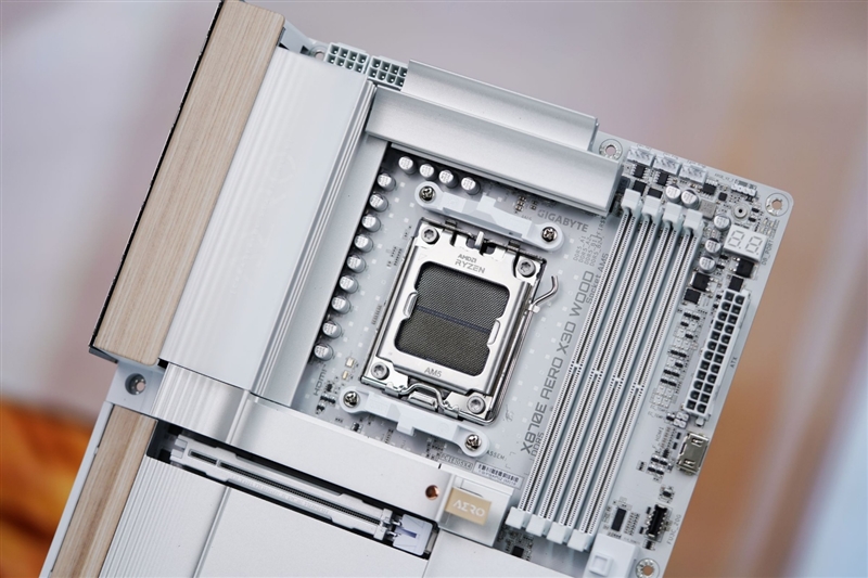 实木元素亮眼！技嘉X870E AERO X3D WOOD主板评测：顶级性能搭配全新设计 DIY审美新高度