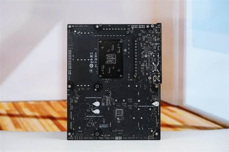 媲美超神板的ACE战神板！微星MEG X870E ACE MAX评测