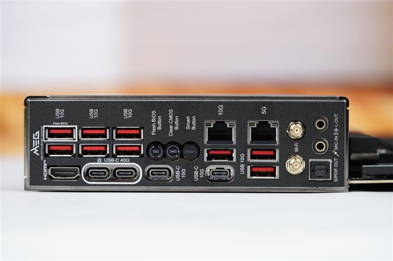 媲美超神板的ACE战神板！微星MEG X870E ACE MAX评测