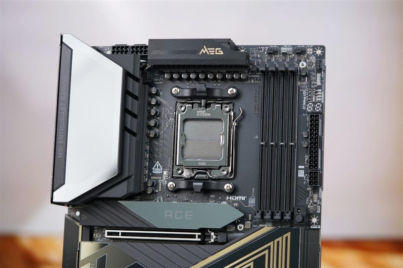 媲美超神板的ACE战神板！微星MEG X870E ACE MAX评测